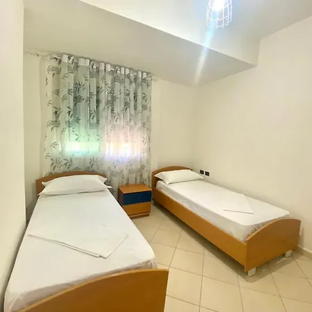 33 Sea Side Apartament *