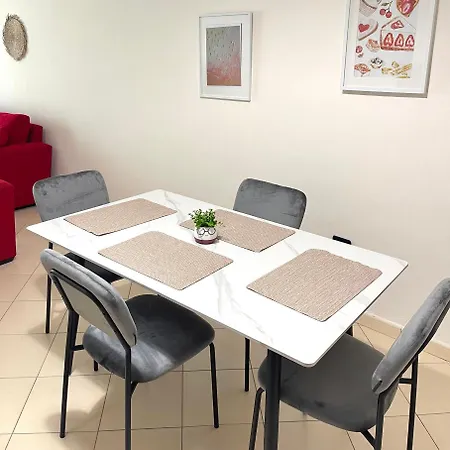 33 Sea Side Apartament *